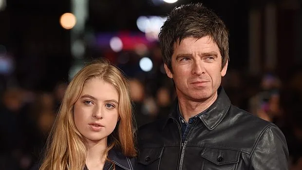 Noel Gallagher junto a su hija Anais, en el estreno de la película «Burnt» en Londres