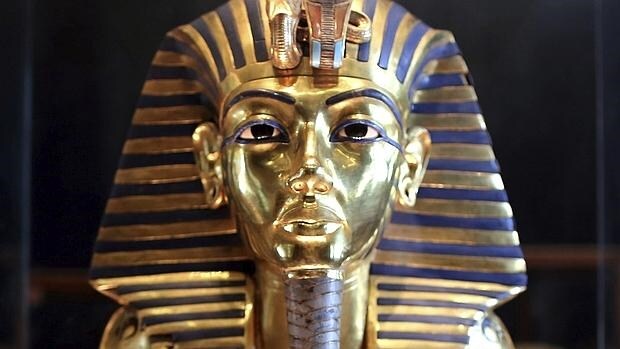 Máscara dorada de la momia de Tutankamón, de 3.000 años de antigüedad