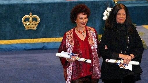 Fátima Mernissi y Susan Sontag, poco después de recibir el Príncipe de Asturias de las Letras, en 2003