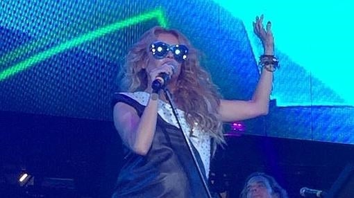 Paulina Rubio durante su acutación en el «Sinatra 100 - An All-Star Grammy Concert»