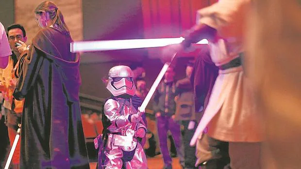 Un niño en el estreno de «Star Wars: El despertar de la Fuerza»