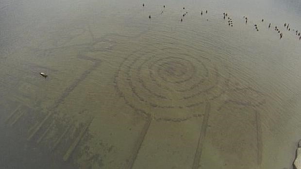 El petroglifo hallado por Rob Antill en un lago de Canadá