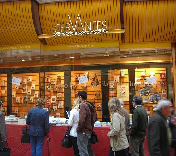 Escaparate de la librería Cervantes, en Oviedo, una de las que ha recibido el sello de calidad de Cultura