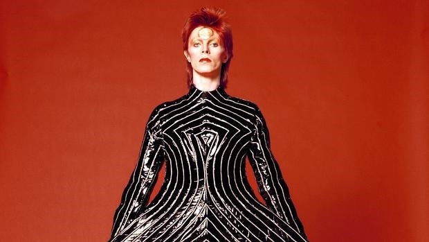 David Bowie, icono de moda, con un espectacular diseño de Kansai Yamamoto