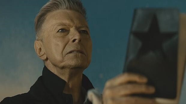 David Bowie en una imagen del vídeo de «Blackstar»