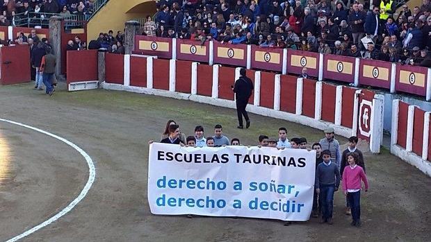 Derecho a soñar, derecho a decidir, lema de las Escuelas Taurinas