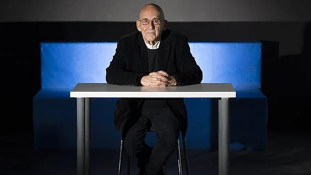 José Sanchis Sinisterra en un aula de Nuevo Teatro Fronterizo