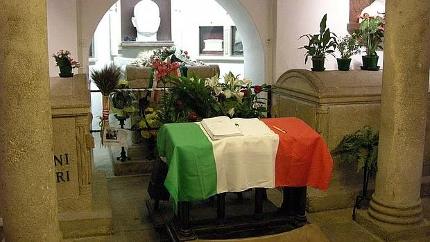 La cripta donde está enterrado Benito Mossolini, en Predappio, su pueblo natal