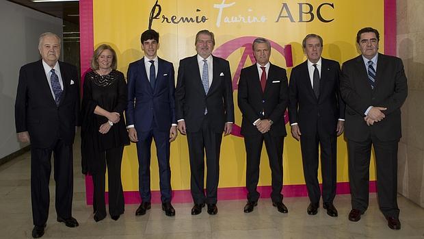 Santiago de Ybarra, Catalina Luca de Tena, López Simón, Íñigo Méndez de Vigo, Espartaco, Javier Benjumea y Manuel Martínez Erice