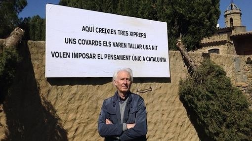 Foto publicada ayer con la pancarta protestando por el acoso