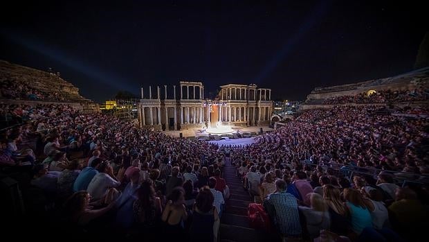 El teatro romano de Mérida, durante una de las representaciones