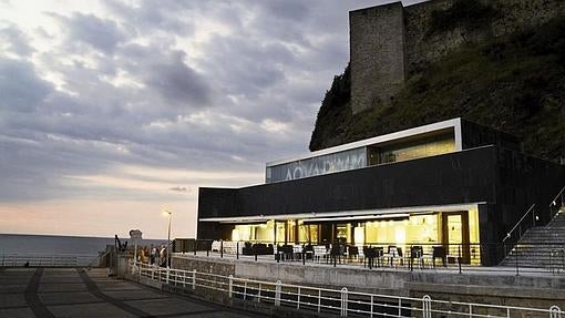 Terraza del restaurante Bokado, en el Aquarium de San Sebastián