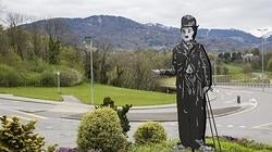 Una imagen de Charlot a la entrada al recinto