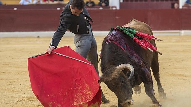 El Cordobés, El Fandi y Simón cortan un rabo en el festival contra el cáncer de Murcia