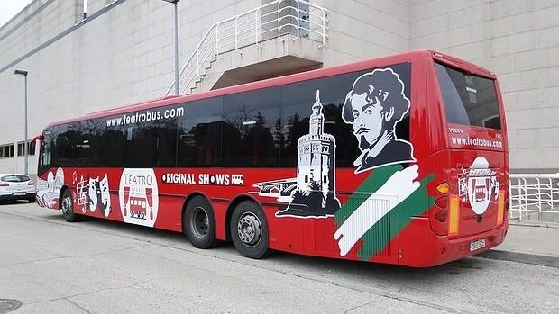 El autobús convertido en escenario rodante, en Sevilla