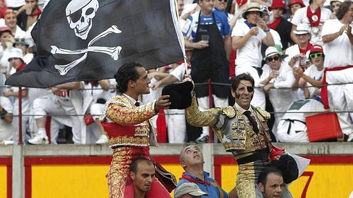Fandiño y Padilla, a hombros en Pamplona