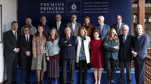 El jurado del Premio Princesa de Asturias de las Artes 2016, presidido por José Lladó