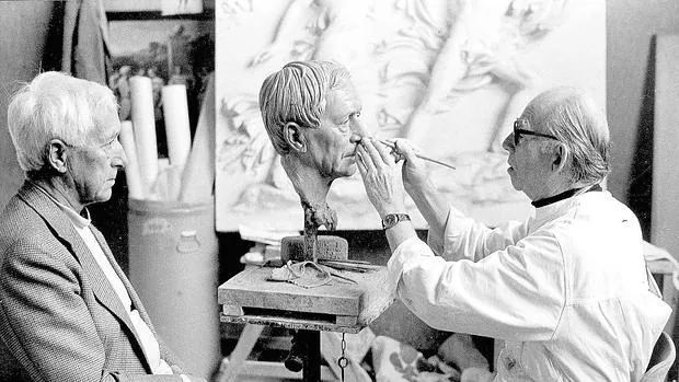 Ernst Jünger posa para el escultor Arno Breker en 1982