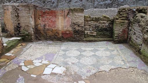 Vista de las ruinas romanas descubiertas durante las obras de una nueva línea del metro en Roma