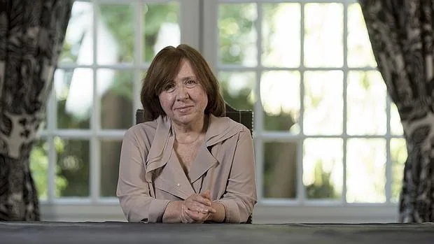 La Nobel de Literatura Svetlana Alexiévich, fotografiada en un hotel de Madrid poco antes de la entrevista