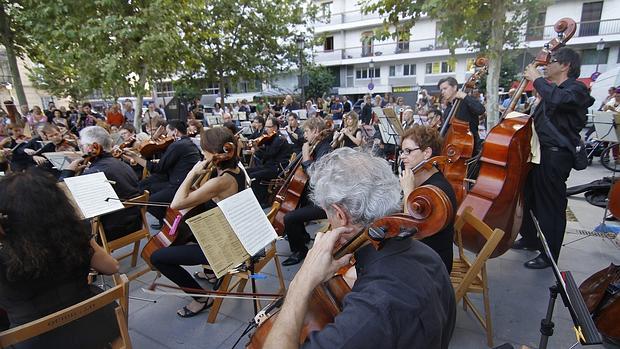 La ROSS durante un concierto en la Plaza Nueva en el año 2013