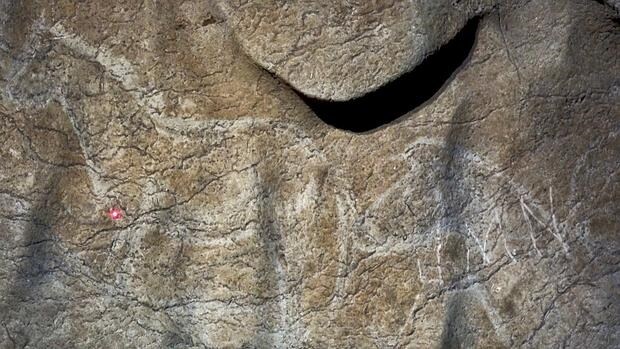 «JMN» ya estuvo en el santuario rupestre de Atxurra... y lo dañó