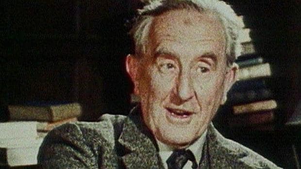 El escritor británico J. R. R. Tolkien, creador de «El señor de los anillos»
