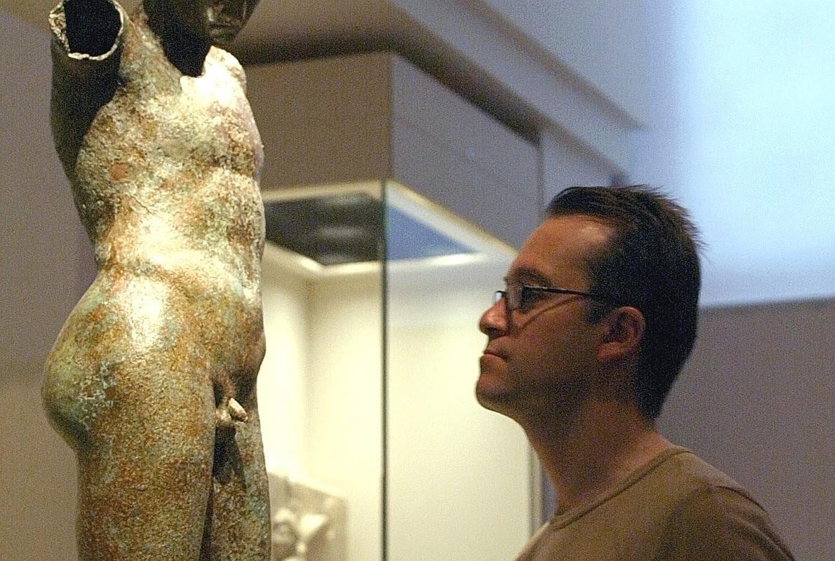 ¿Por qué las estatuas griegas tienen el pene pequeño?