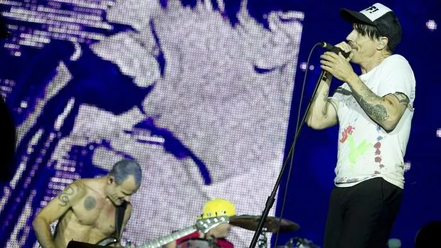 Red Hot Chili Peppers durante un concierto en Arganda del Rey