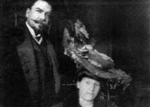 Rubén Darío, junto a su compañera Francisca Sánchez