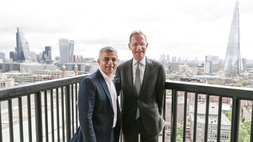 El alcalde de Londres, Sadiq Khan; y el director de las galerías Tate, Nicholas Serota