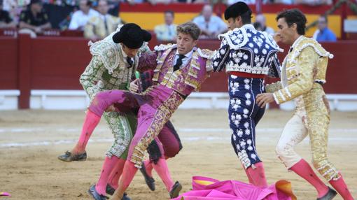 Escribano, con la taleguilla ensangrentada tras la cornada