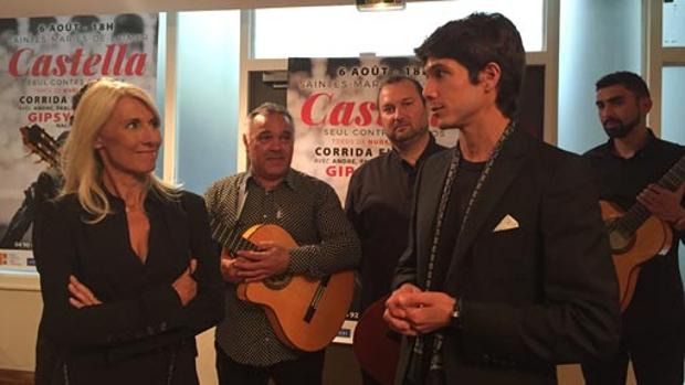 Sebastián Castella, junto a María Sara y Gipsy Kings