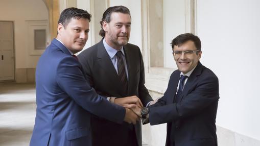 : Josep Alfonso Caro, director de la Fundación AXA;Miguel Zugaza, director del Museo del Prado; y Alberto Durán, vicepresidente de Fundación ONCE