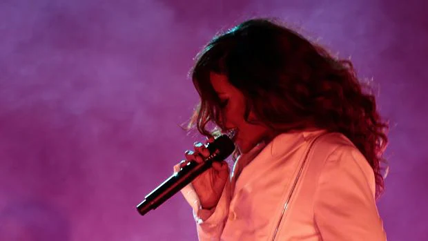 Rihanna durante una de las actuaciones de la gira de presentación de «Anti»