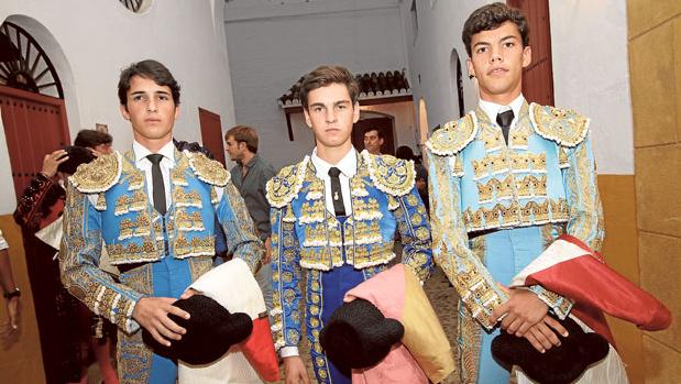 La espada empaña una brillante actuación de la terna en la última semifinal de las novilladas de promoción