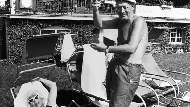 Vladimir Nabokov y su esposa, Vera Slónim, durante unos días de descanso en la localidad suiza de Montreux en 1966