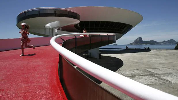 Museo de Arte Contemporáneo de Niterói, diseñado por Oscar Niemeyer