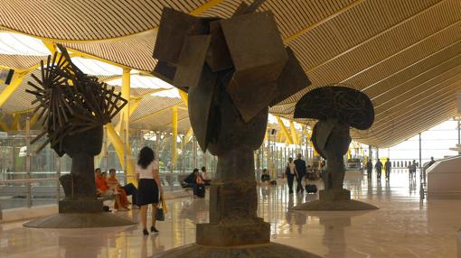 Esculturas de Manolo Valdés, en la T4 de Barajas