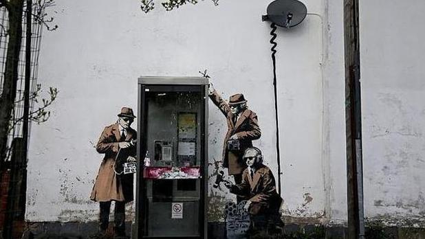 «The Spy Booth», de Banksy