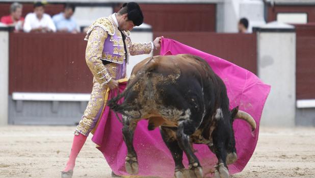 Miguel Ángel León, a la verónica