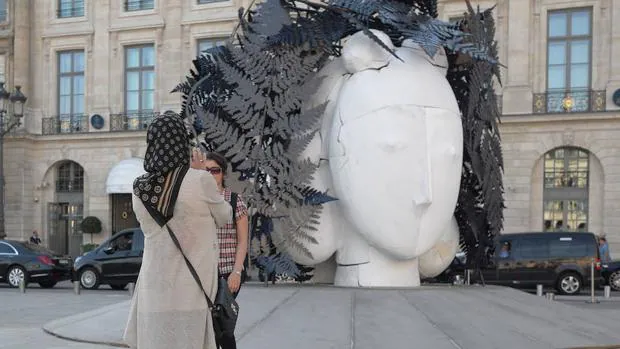 Exposición de Manolo Vallés en la Plaza Vendôme de París