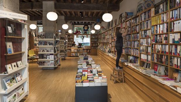 Entrada de la librería Gil, en Santander