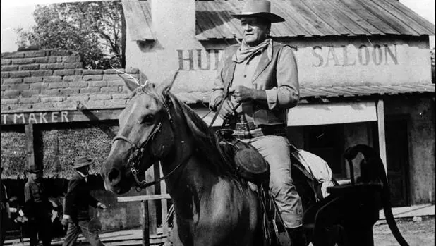 John Wayne, en una escena de «Río Bravo», dirigida por Howard Hawks