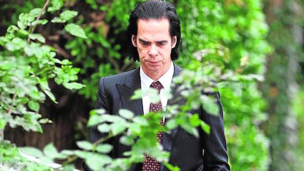 Nick Cave, junto a sus dos hijos menores, los gemelos Earl y (a la derecha) Arthur, fallecido el año pasado