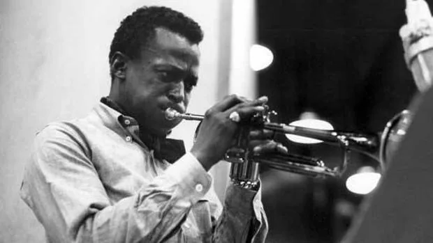 El trompetista Miles Davis