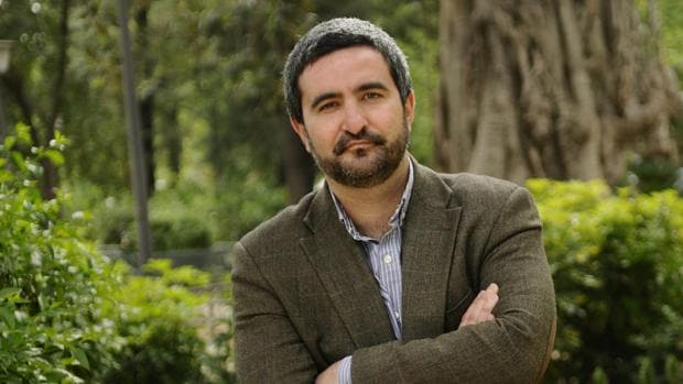 Daniel Ruiz García gana el premio Tusquets de Novela 2016 con «La gran ola»