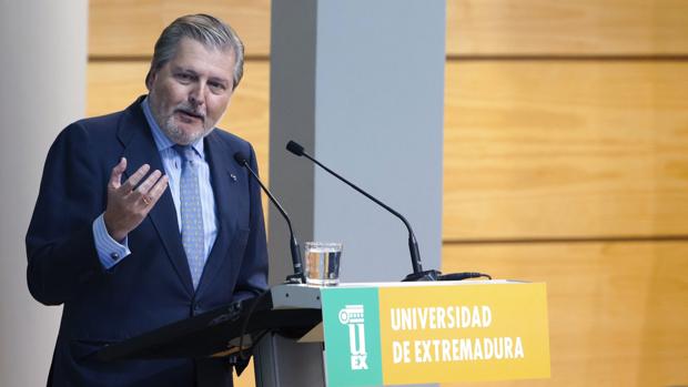 El ministro de Educación, Cultura y Deporte