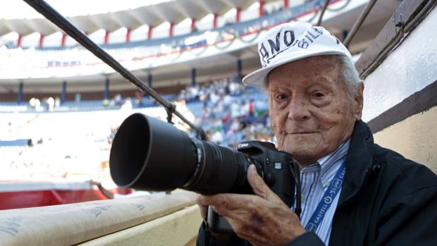 Zaragoza abre el Pilar con un homenaje al fotógrafo taurino Francisco Cano