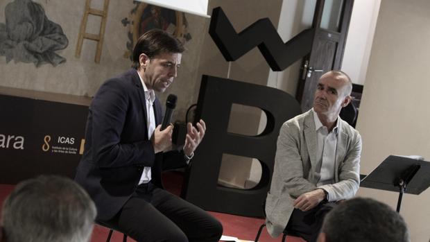 Cristóbal Ortega y Antonio Muñoz, durante la presentación del balance de la Bienal
